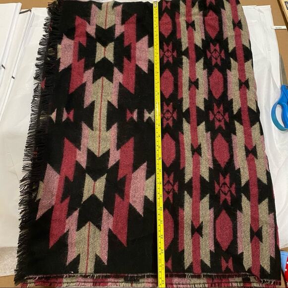 Aztec southwestern Print Wide Long Scarf geometric fringe western 25 x 76 EUC - Picture 4 of 4